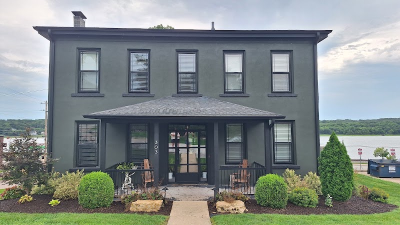 Two Lanes Guesthouse Le Claire Iowa - Event Venue in Le Claire, Iowa