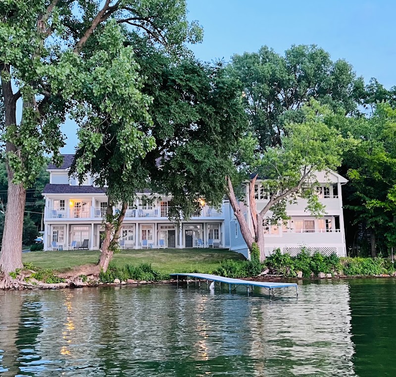 Sand Hill Inn - Event Venue in Lake Geneva, Wisconsin