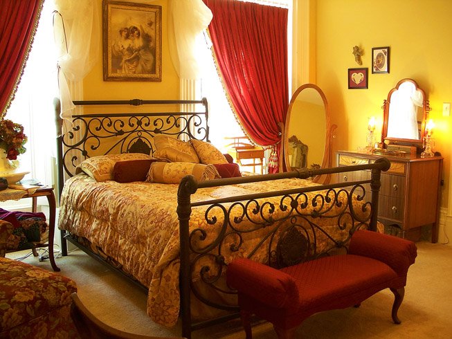 Azalea Manor Bed and Breakfast Inn - Event Venue in Madison, Indiana