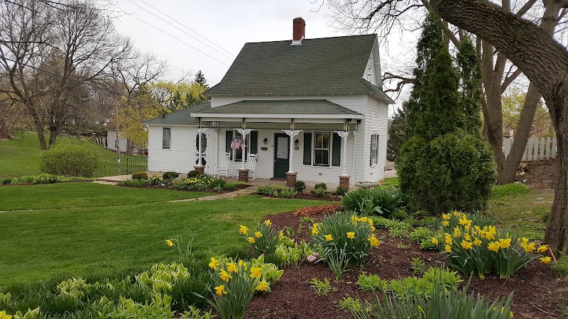 Cottage on Chestnut - Event Venue in Mineral Point, Wisconsin