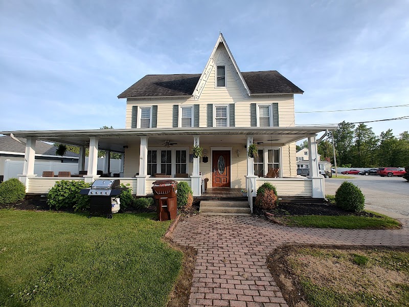 Eagle Cliff Inn Suites & Cottages - Event Venue in Geneva, Ohio