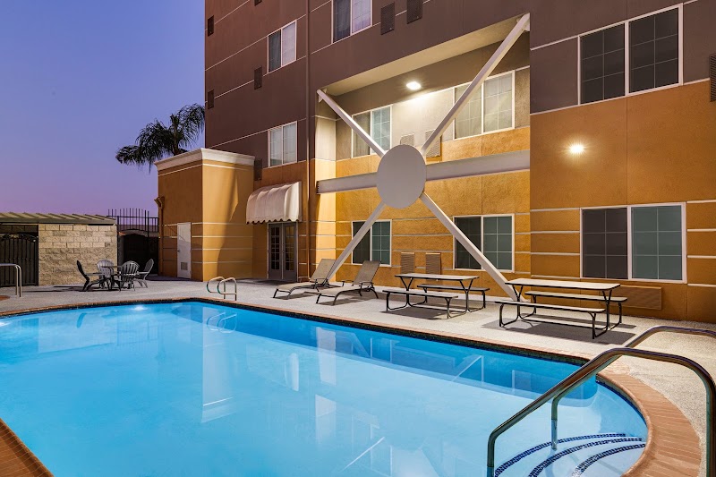 Holiday Inn Express & Suites Bakersfield Central by IHG - Event Venue in Bakersfield, California