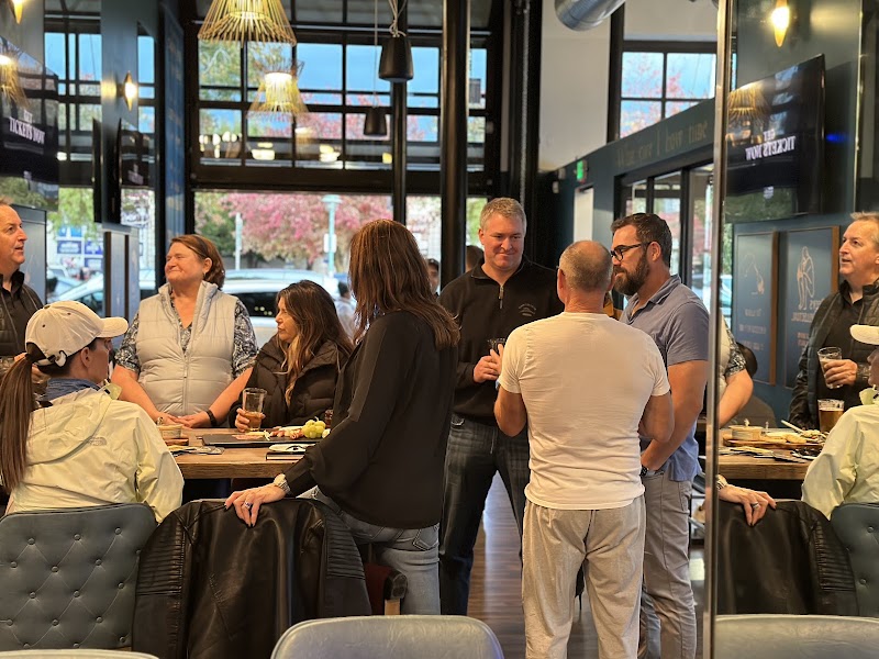 LA Vida Social taproom&bar - Event Venue in Kirkland, Washington