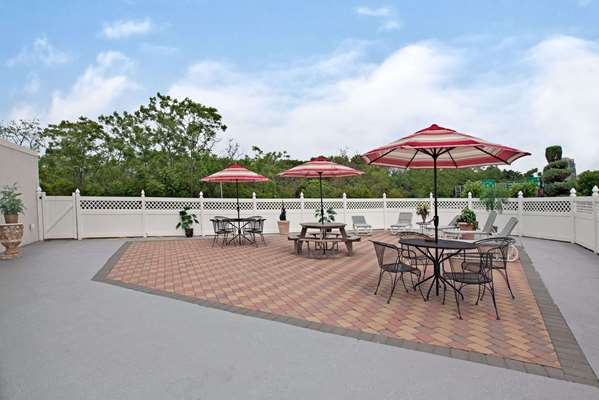 Days Hotel by Wyndham East Brunswick Conference Center - Event Venue in East Brunswick, New Jersey