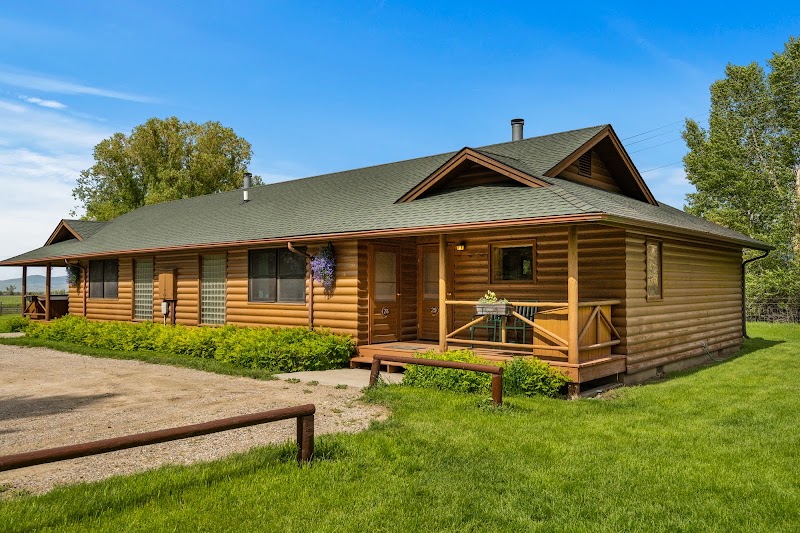 El Western Cabins & Lodges - Event Venue in Ennis, Montana