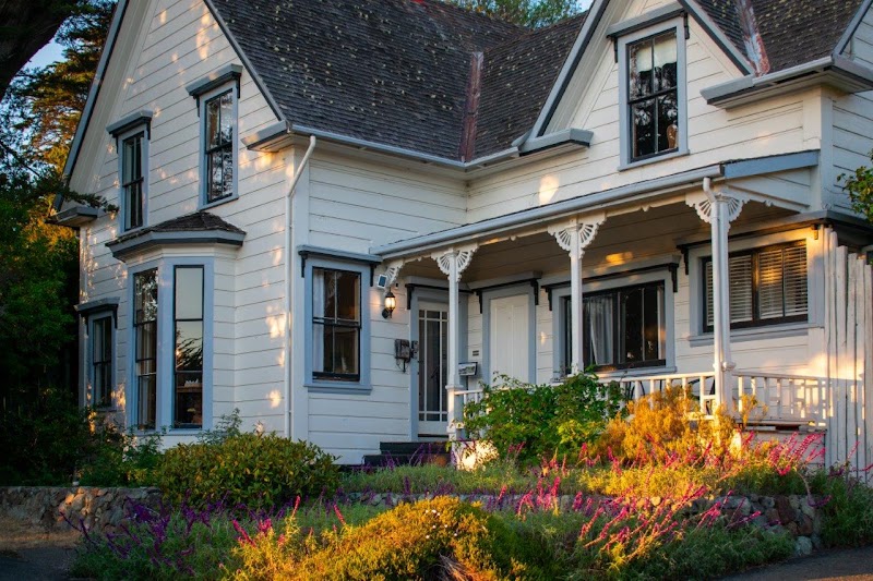 Dennen's Victorian Farmhouse - Event Venue in Little River, California