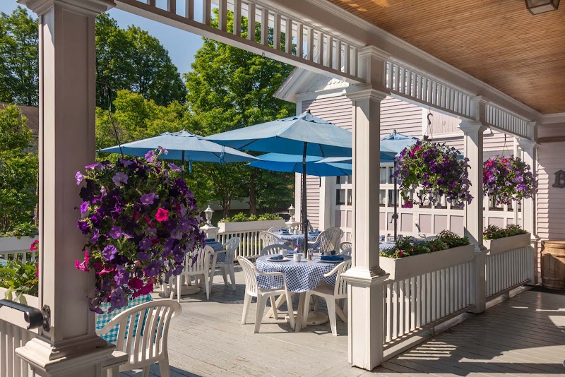 Old Stagecoach Inn - Event Venue in Waterbury, Vermont