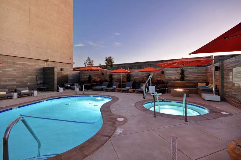 Hampton Inn and Suites Los Angeles Burbank Airport - Event Venue in Burbank, California