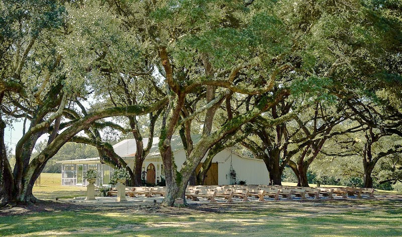 Chandelier Oaks Venue - Event Venue in Kiln, Mississippi
