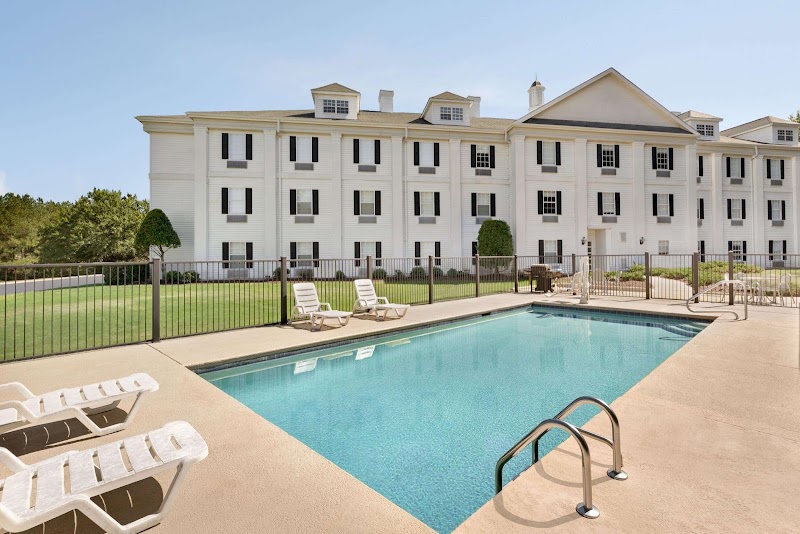 Baymont by Wyndham Henderson Oxford - Event Venue in Henderson, North Carolina