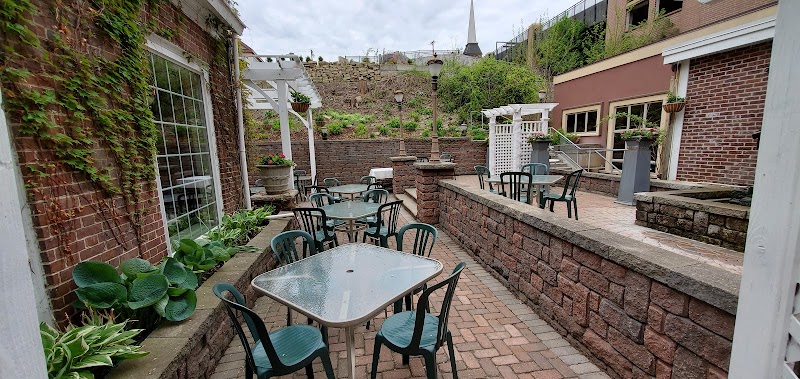 Lowell Inn - Hotel & Restaurant - Event Venue in Stillwater, Minnesota