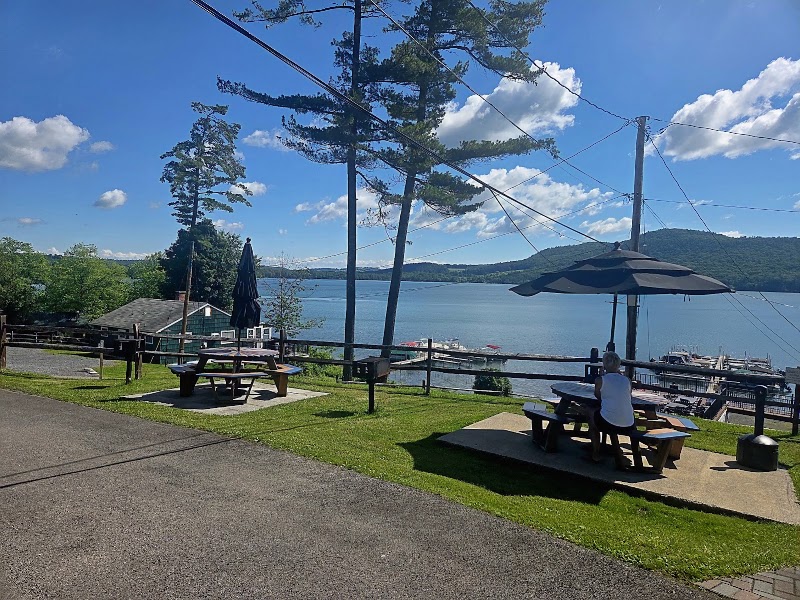 Lake 'n Pines Motel - Event Venue in Cooperstown, New York