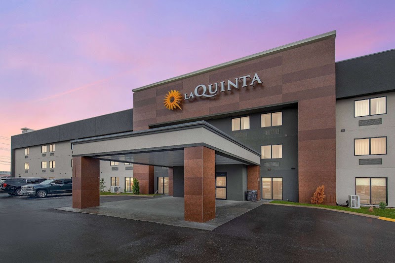 La Quinta Inn & Suites by Wyndham Nashville Airport - Event Venue in Nashville, Tennessee