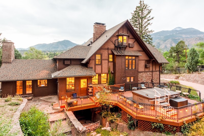 Onaledge Historic Lodge at Sun Mountain Center - Event Venue in Manitou Springs, Colorado