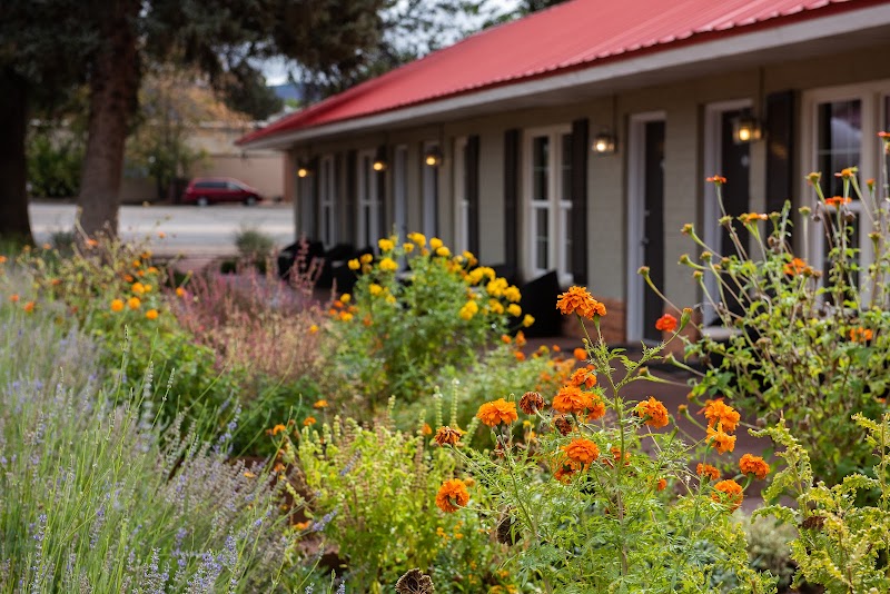 The Flagstone Boutique Inn & Suites - Event Venue in Kanab, Utah
